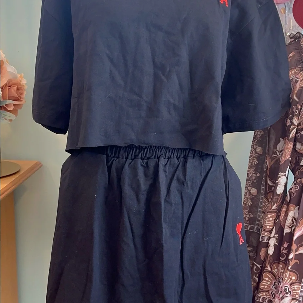 Black Women's Elastic-Waist Skirt with Red Heart Detail - Picture 4 of 13